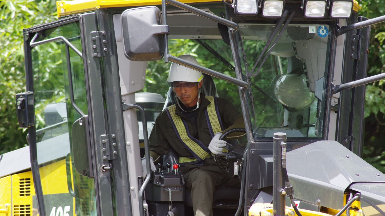 未経験からプロへ！最新の重機を操作する様子 - 株式会社ソテック（金沢市・能登で採用強化中）
