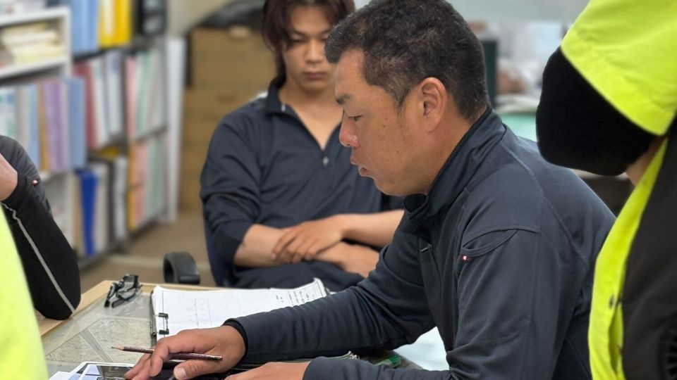 高校相撲出身の施工管理職。現場では笑顔でコミュニケーションをとり、朝礼では安全管理を徹底するプロの顔。株式会社ソテック（金沢市）で求人募集中。