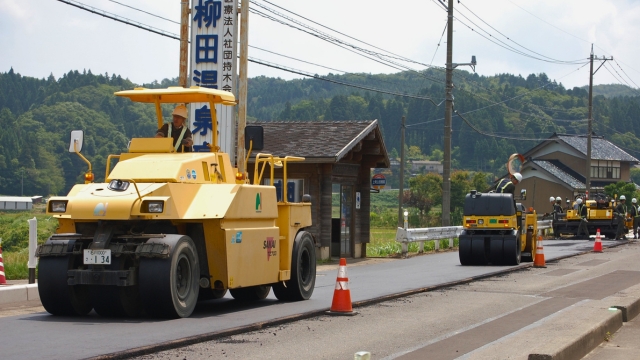 石川県能登の街並みと舗装された道路 - 確かな施工で地域に貢献する株式会社ソテック